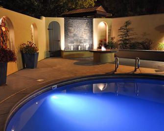 Palm Hotel - אשלנד - בריכה