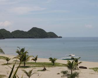 Jamont Hotel - Sipalay - Spiaggia