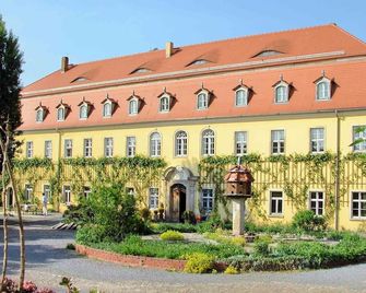 Very large (105m2) family-friendly apartment in castle 'Rittergut Heyda' - Wurzen - Edificio
