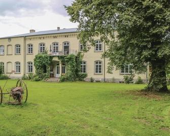 Nice home in Eichhorst with kitchen - Friedland - Edificio
