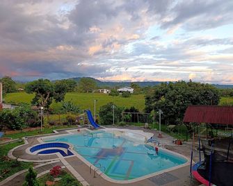 Modern and cozy finca with swimming pool, natural charm. - Fonda Central - Piscine