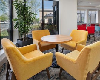 Hilton Garden Inn Akron - Akron - Bar