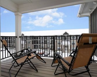 Sunrise Glow Spacious 2br 2ba 2 King Beds Gym Wfh - Whitestown - Balcony