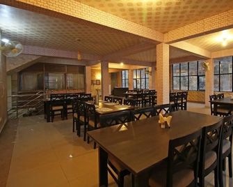 The Raikwals, Near Kainchi Dham - Nainital - Restaurante