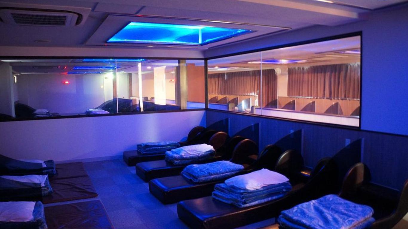 Capsule Hotel 310