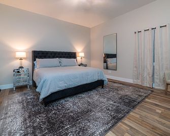 Entire home in Lexington. Very spacious and newly renovated building. - Lexington - Habitación