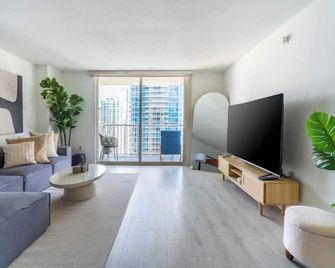 Amazing Condo Brickell with Ocean-Pool View - Miami - Living room