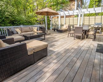 Beach Cottage just steps to Lake Michigan's Sheridan Beach - Michigan City - Patio