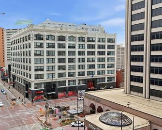 Luxury Downtown Cityview Suite Skywalk Access and Free Garage Parking - Indianápolis