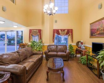 Days Inn by Wyndham San Antonio Southeast/Frost Bank Center - San Antonio - Sala de estar