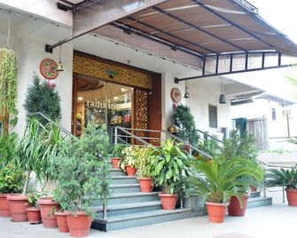 Rains Inn - Gauhati - Innenhof