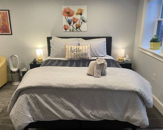 Lovely studio walk to Wellesley and Babson College - Wellesley - Bedroom