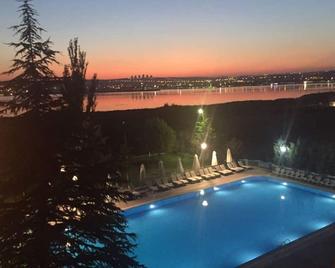 Ulasan Hotel Caravan Camping - Gölbaşi (Ankara) - Pool