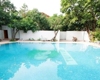 Rega Tuskar's River Side - Garjia - Piscina