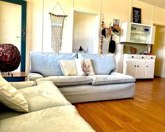 A Magic Shack - relax, recharge, frolic & fish - Tumby Bay - Sala de estar