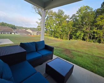 Cozy home near BMH and Hoover - Bessemer - Balcón