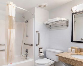 Travelodge by Wyndham Dodge City KS - Dodge City - Baño
