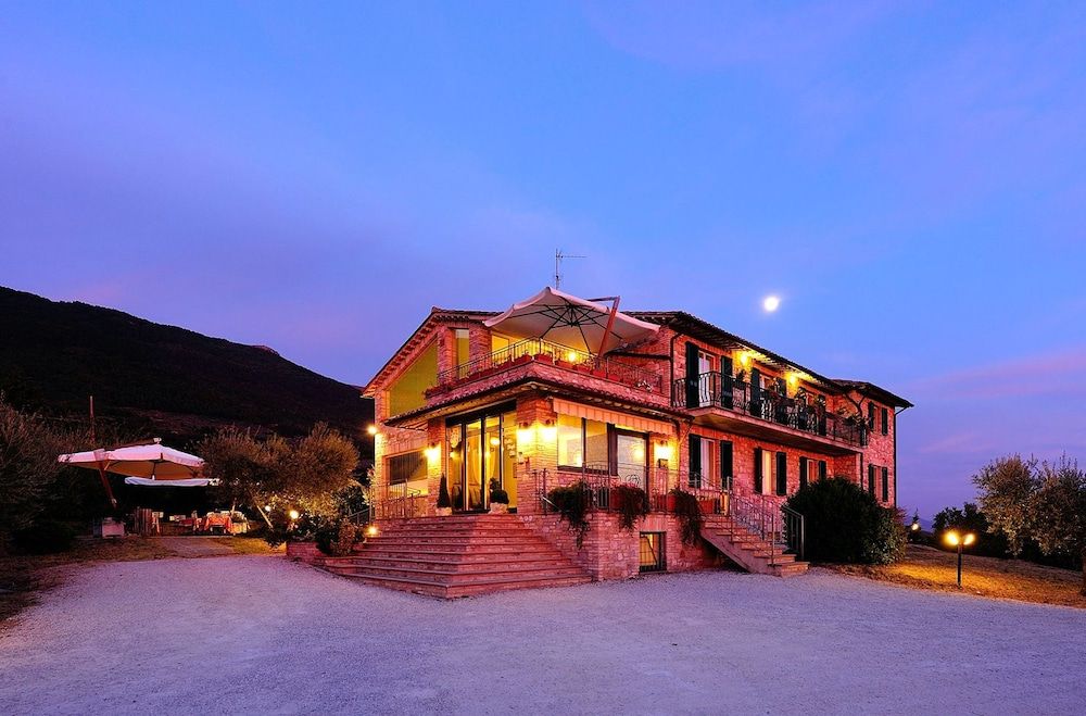 Colle Degli Olivi snc - אסיסי - בניין