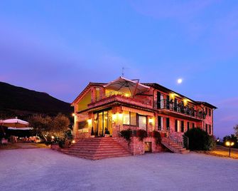 Colle Degli Olivi snc - אסיסי - בניין