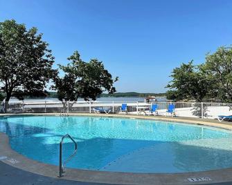 Lazy L at the Lake Chic 3 BDR Condo w/ Boat Slip - Lake Ozark - Bể bơi