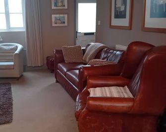 Cosy 2 bedroom cottage with wonderful views across Wensleydale. - Leyburn - Obývací pokoj