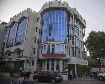 Oyo 2754 Near City Centre - Gwalior - Edificio