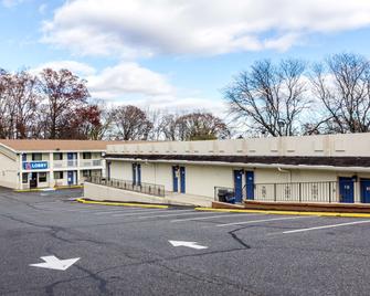 Motel 6 New Brunswick - New Brunswick - Building