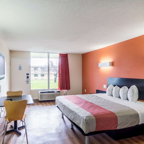 Bedroom view of Motel 6 New Brunswick