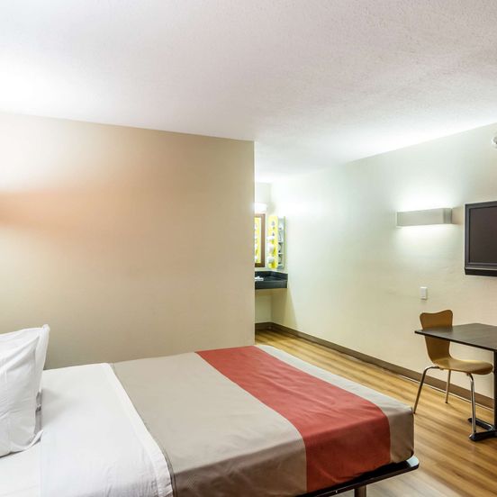 Bedroom view of Motel 6 New Brunswick