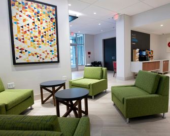 Holiday Inn Express & Suites Jersey City - Holland Tunnel By IHG - Jersey City - Building