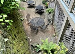 Genevieve's Place in Historic Roscoe Village - Coshocton - Patio