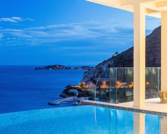 Prestige Luxury Villa, Walk To The Beach - Eze - Pool