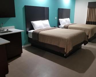 Affordable Room Perfect for Families, Equipped w/ Kitchenette and Large Bathroom - Bay City