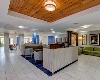 Holiday Inn Express & Suites Shelbyville Indianapolis By IHG - Shelbyville - Lobby