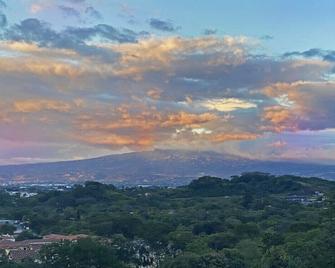 Lovely Apartament, amazing view from the terrace!! No parking - Santa Ana - Vista del exterior