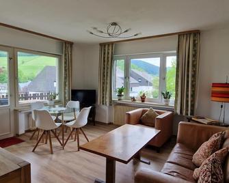 Winterberg-schmallenberg-bödefeld Wohnung mit Balkon und Toller Aussicht - Schmallenberg - Living room