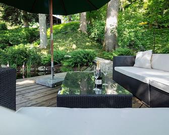 Colorful autumn vacation in an idyllic hunting lodge - Mindelheim - Innenhof