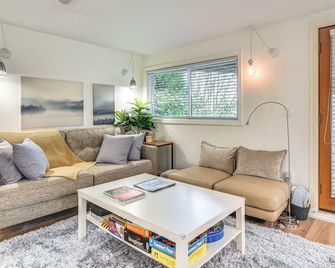 3 Mi to Downtown Portland Lush Flat with Fire Pit - بورتلاند (اوريغون)