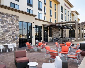 Hilton Garden Inn Visalia - Visalia - Patio