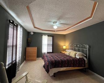 Near I-95, scenic train station. Cumberland Island.\nking bay navy base. Beaches - Kingsland - Bedroom