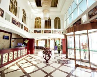Greentree Inn Anhui Fuyang Taihe South Xiyang Road Business Hotel - Fuyang - Lobby