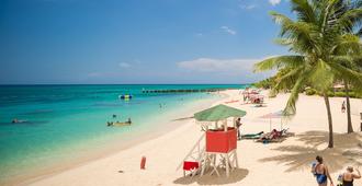Deja Resort - Vịnh Montego - Bãi biển