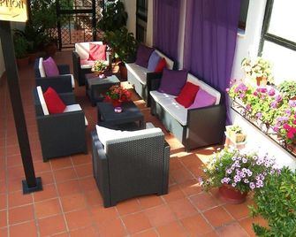 Hotel Villa Fiorita - Sorrento - Patio