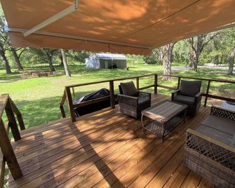 North Florida Cabin near Springs / Trails / Campground / Fire Pit - Old Town - Patio