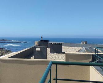 Atlantic Doors - Sea View Terrace & Garage - 50m from Sea - Mindelo - Balcón