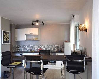 Modern apartment with balcony in Évian-les-Bains - Évian-les-Bains - Living room