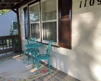 Blue Door Cottage on Webster - Hastings - Balkon