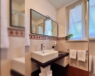 Aquazzurra Resort & Aparthotel - Cannobio - Bad