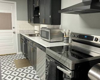 Close to Tinker Afb 2 Bed 2 Bath-Modern Nest, Modern Nest-Contemporary 2 Bedroom - Midwest City - Keuken
