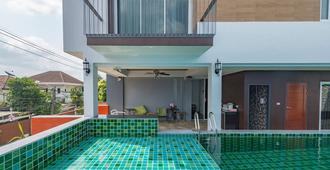 2BRs private pool in BKK, Calm area 3km to metro, 10 km to Pratunum - Bangkok - Uima-allas